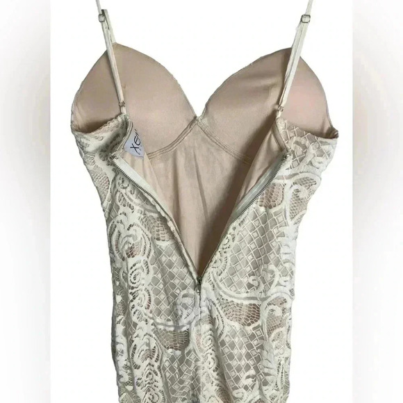 Xenia boutique white‎ embroidered lace dress size 4 - Picture 7 of 7